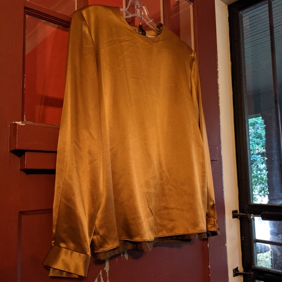 Stunning 80s Nipon skirt suit w/matching satin blouse - Picture 11 of 16